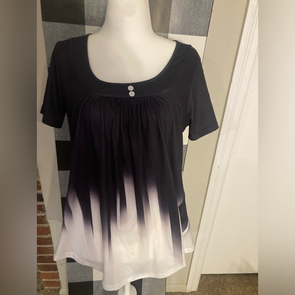 NoraCora short sleeve top in black & white in size small. NWT. See pics